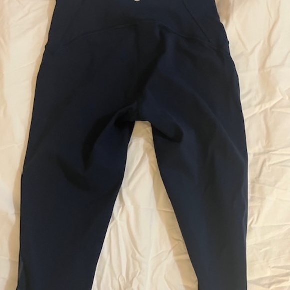 Lululemon cropped leggings, sheer side panel, size 4, deep blue - Picture 4 of 5
